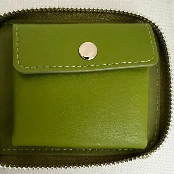 NOBO | faux Sherpa wallet. - Picture 9 of 12